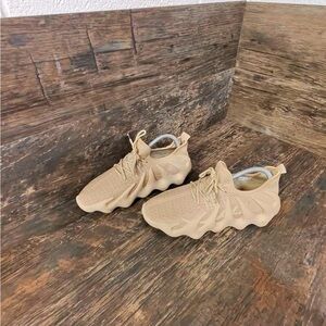 Stylish Tan Women’s Sneakers Athletic Shoes